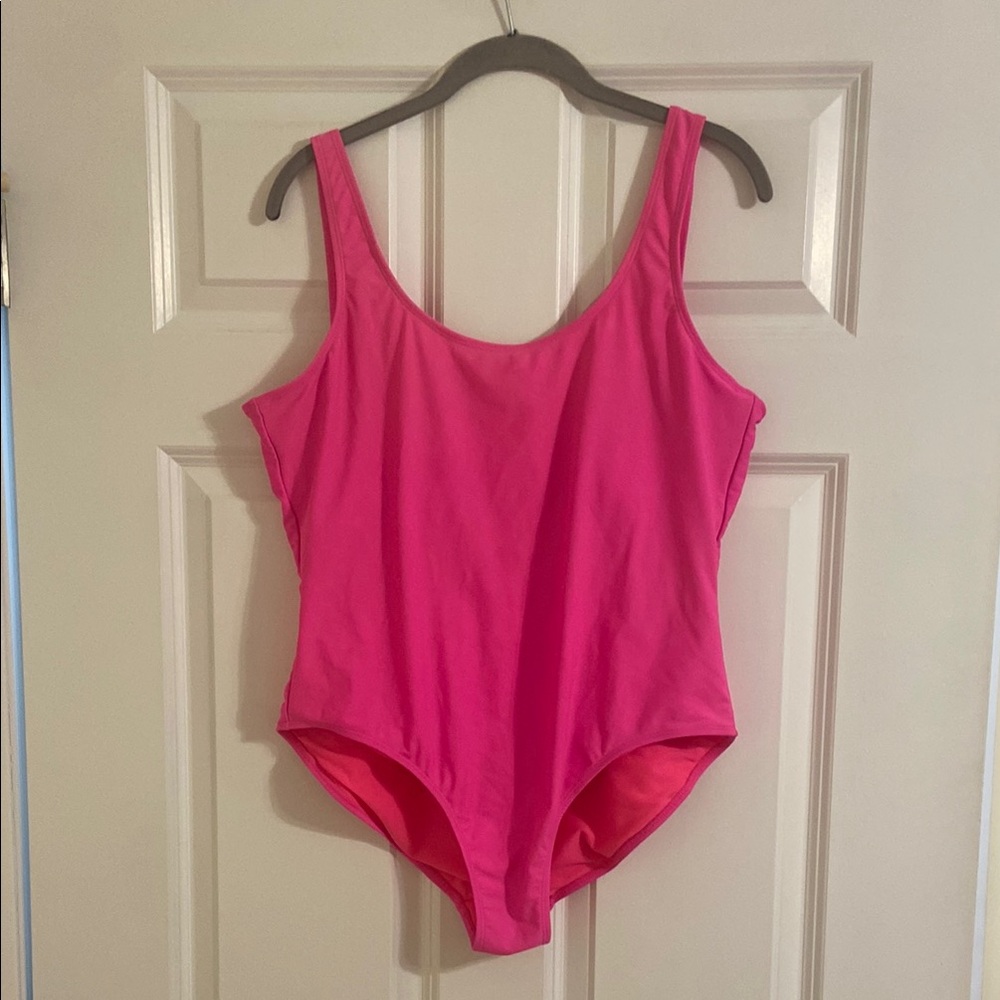 🧡 Junior’s one piece bathing suit